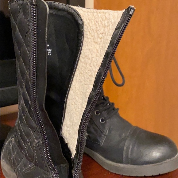 Women’s black zip up boot. - Picture 3 of 3